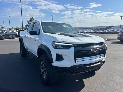 Used 2025 Chevrolet Colorado ZR2 AWD/4WD image 2