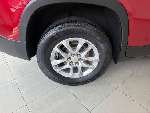Used 2021 Chevrolet Traverse LT FWD image 31