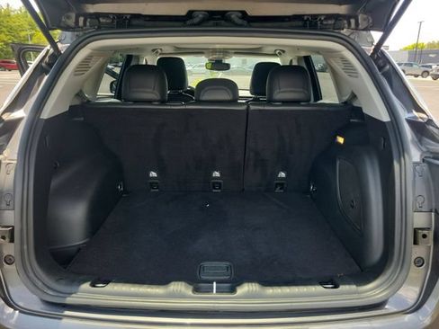 Used 2022 Jeep Compass Latitude w/ Sun and Sound Group AWD/4WD image 39