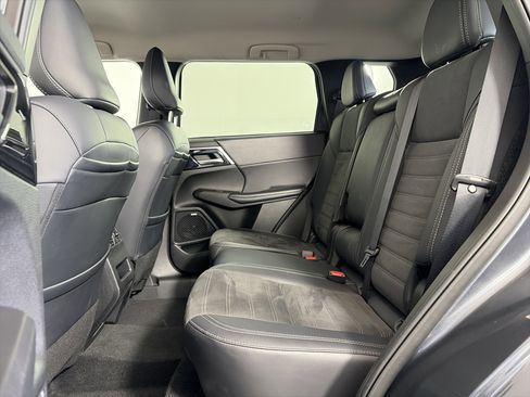 Used 2025 Mitsubishi Outlander SE AWD/4WD image 7