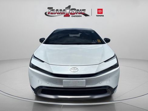 Used 2024 Toyota Prius XLE FWD image 2