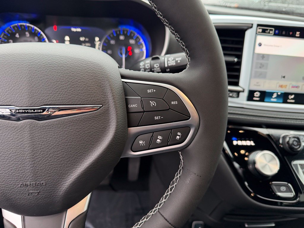 New 2026 Chrysler Pacifica Select FWD image 19