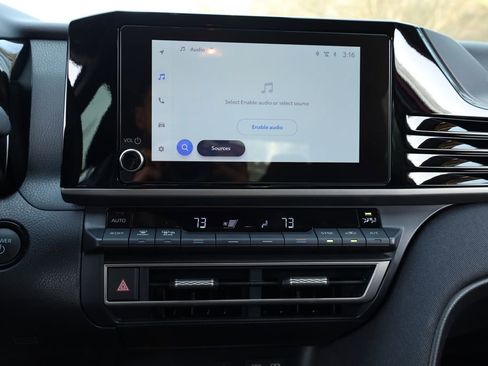 Used 2025 Toyota Camry LE image 6