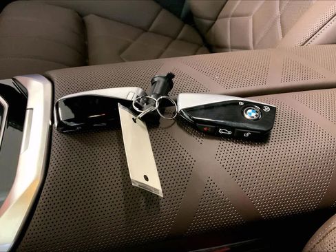 Used 2025 BMW 760i xDrive image 15