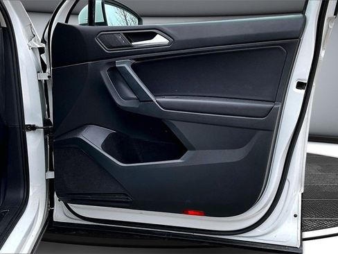 Used 2019 Volkswagen Tiguan SE image 25