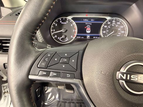 Used 2025 Nissan Sentra SR w/ SR Premium Package FWD image 16