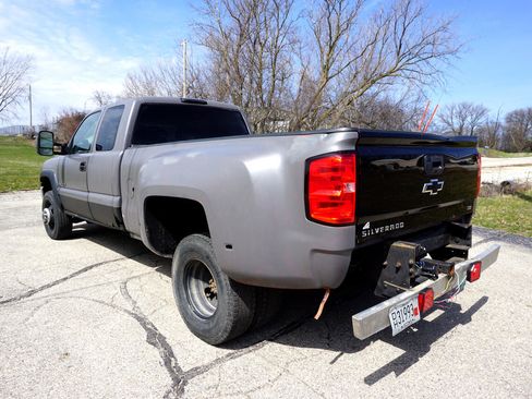 Used 2004 GMC Sierra 3500 4x4 Extended Cab w/ Heavy-Duty Power Package image 4