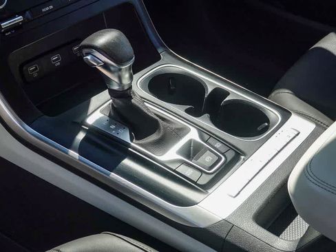 Certified 2022 Kia Carnival LX image 18