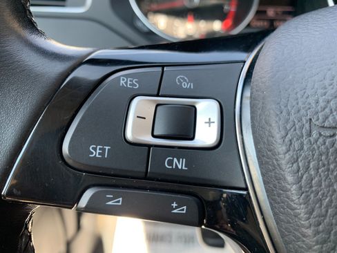Used 2017 Volkswagen Jetta SE FWD image 16