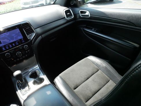 Used 2019 Jeep Grand Cherokee Altitude AWD/4WD image 11
