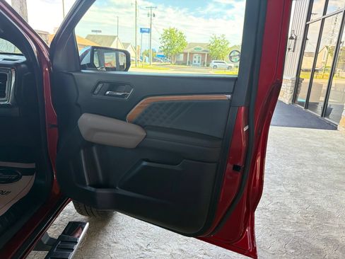Used 2024 GMC Canyon Denali AWD/4WD image 7
