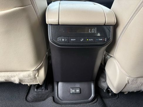 Used 2023 Toyota Highlander XLE FWD image 26