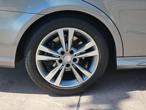 Used 2015 Mercedes-Benz E 250 BlueTEC Sedan image 37