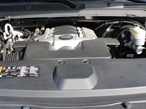 Used 2020 Cadillac Escalade Premium Luxury image 42