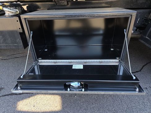 Used 2024 Isuzu NPR RWD image 9