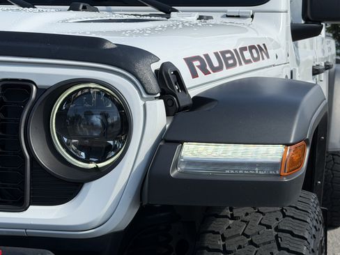 Used 2024 Jeep Gladiator Rubicon w/ Technology Group AWD/4WD image 6