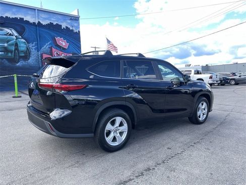 Used 2023 Toyota Highlander LE image 8