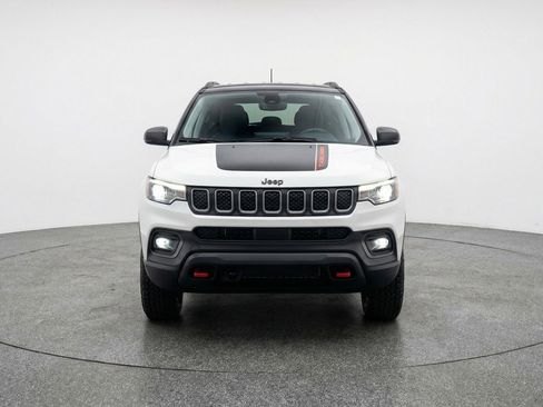 Used 2025 Jeep Compass Trailhawk AWD/4WD image 2