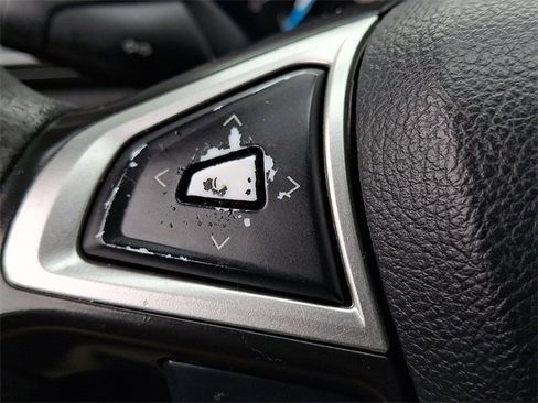 Used 2013 Ford Fusion SE image 25