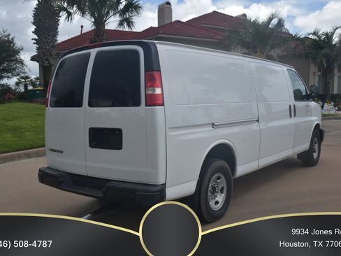 Used 2020 Chevrolet Express 3500 Extended w/ Driver Convenience Package RWD image 6