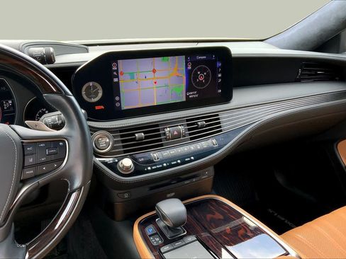 Used 2022 Lexus LS 500 w/ Interior Upgrade Package RWD image 6