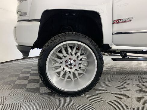 Used 2018 Chevrolet Silverado 1500 LTZ Z71 AWD/4WD image 12
