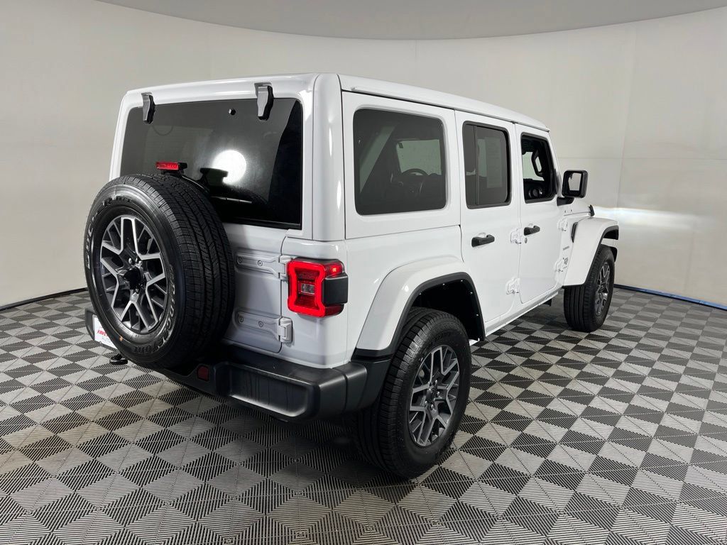 Used 2024 Jeep Wrangler Unlimited Sahara AWD/4WD image 15