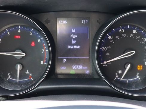 Used 2020 Toyota C-HR XLE FWD image 42