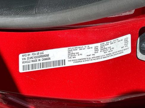 Used 2025 Chrysler Pacifica Limited FWD image 34