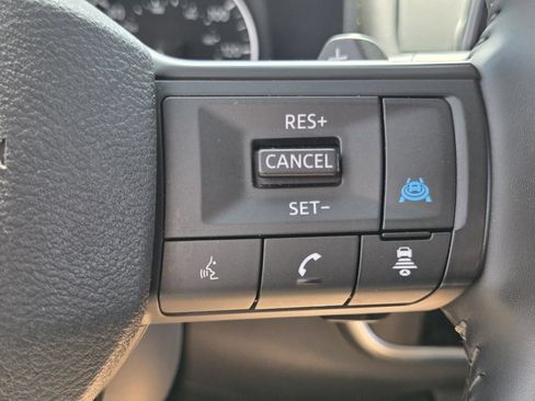 Used 2025 Nissan Rogue SV FWD image 30