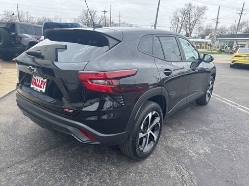 Used 2024 Chevrolet Trax RS w/ Driver Confidence Package image 3