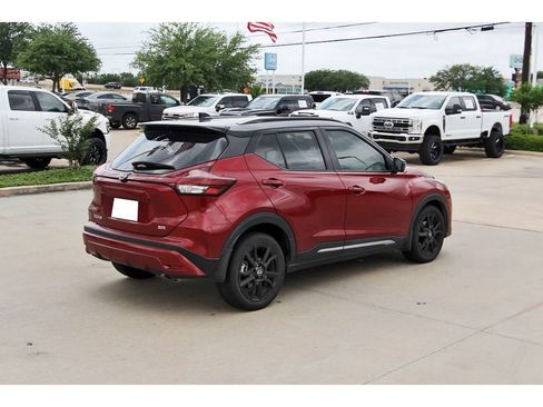 Used 2023 Nissan Kicks SR w/ SR Premium Package image 6