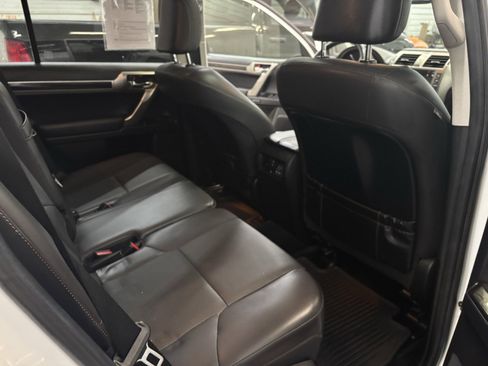 Used 2018 Lexus GX 460 image 37
