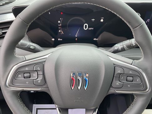 Used 2025 Buick Encore GX Avenir w/ Avenir Technology Package image 18