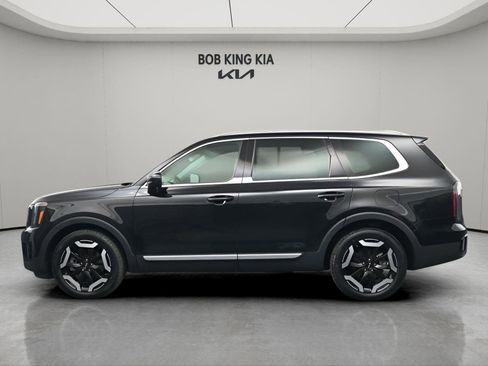 Used 2024 Kia Telluride EX image 28
