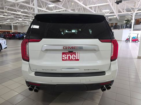 Used 2022 GMC Yukon Denali w/ Advanced Technology Package image 4