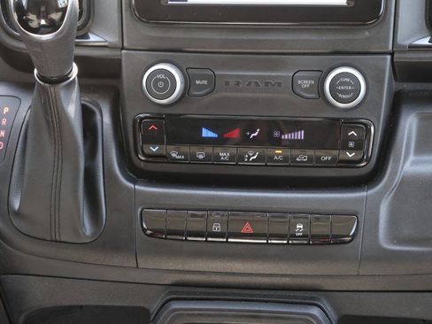 Used 2025 RAM ProMaster 2500 w/ Convenience Group FWD image 21