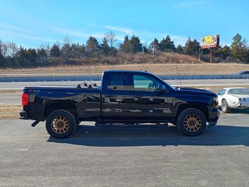 Used 2018 Chevrolet Silverado 1500 LT w/ LPO, Black Pack image 6