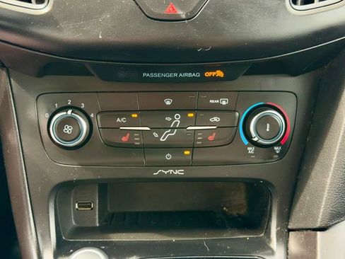 Used 2017 Ford Focus SE w/ Cold Weather Package image 19