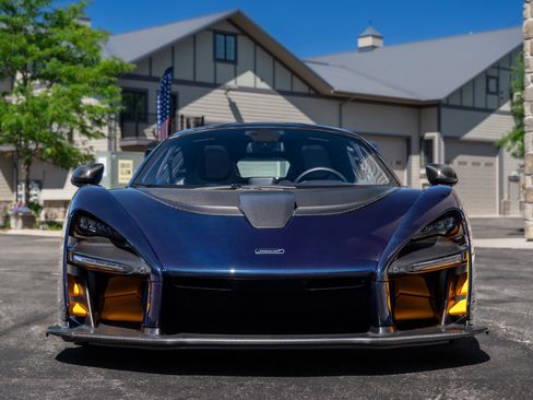 Used 2019 McLaren Senna RWD image 18