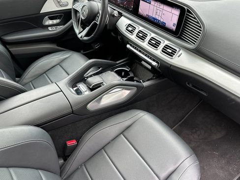 Used 2024 Mercedes-Benz GLS 450 4MATIC image 17