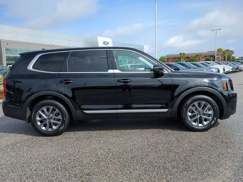 Used 2024 Kia Telluride LX FWD image 3