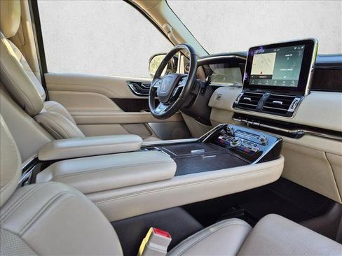 Used 2020 Lincoln Navigator L Reserve w/ Luxury Package AWD/4WD image 19