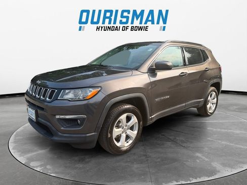 Used 2019 Jeep Compass Latitude AWD/4WD image 2
