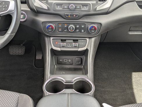 Used 2023 GMC Terrain SLE w/ Driver Convenience Package image 18