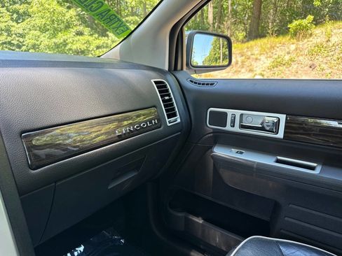 Used 2009 Lincoln MKX AWD image 25