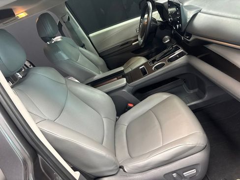Used 2021 Toyota Sienna XLE FWD image 13