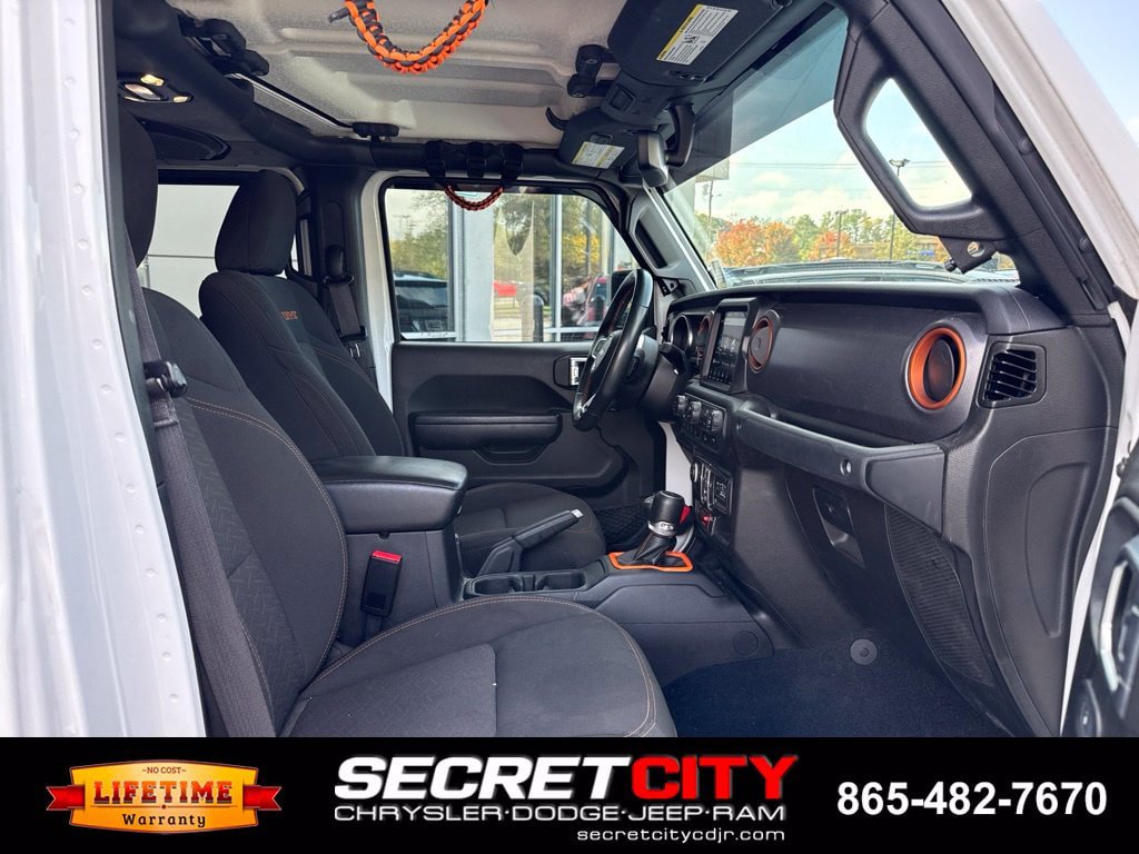 Used 2023 Jeep Gladiator Mojave w/ Cold Weather Group AWD/4WD image 13