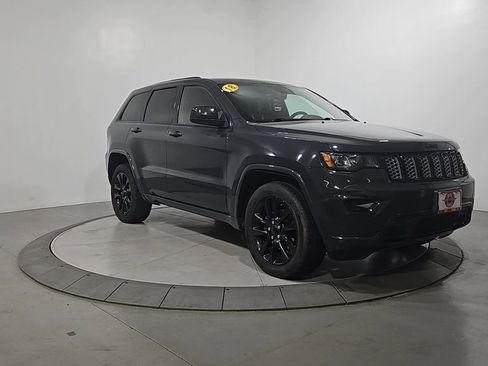 Used 2018 Jeep Grand Cherokee Altitude AWD/4WD image 8