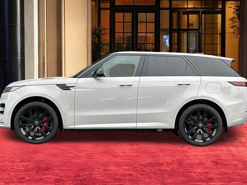 Used 2025 Land Rover Range Rover Sport Dynamic SE image 3